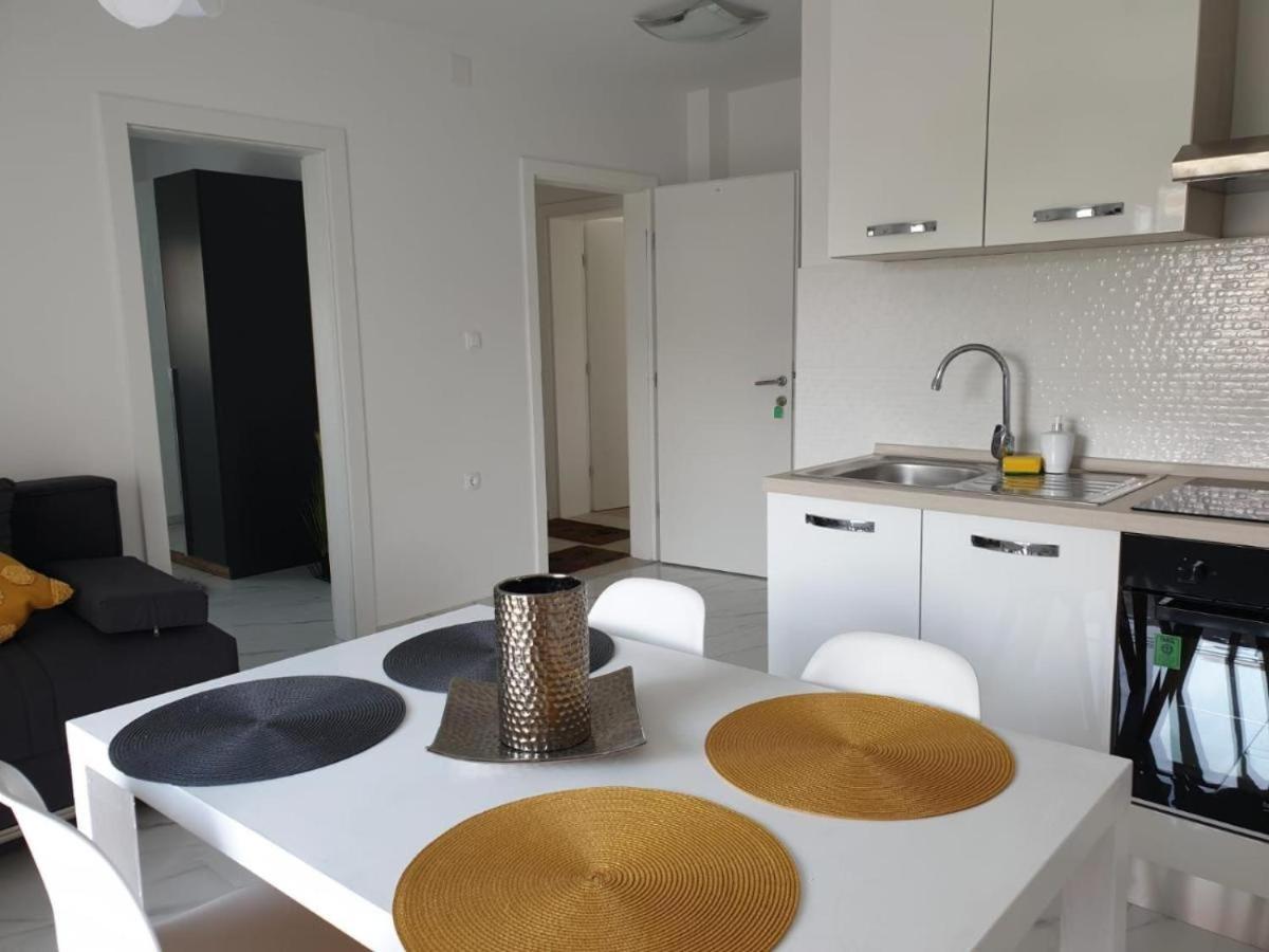 Premium Apartments Adore Novalja Exterior foto