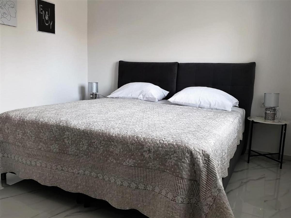 Premium Apartments Adore Novalja Exterior foto